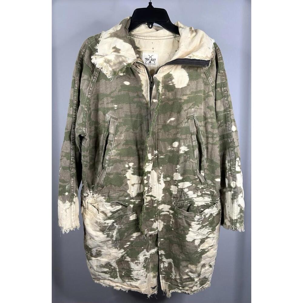 Tribe Kelley Camouflage Fray Full Zip Oversized Jacket Men’s Size Medium